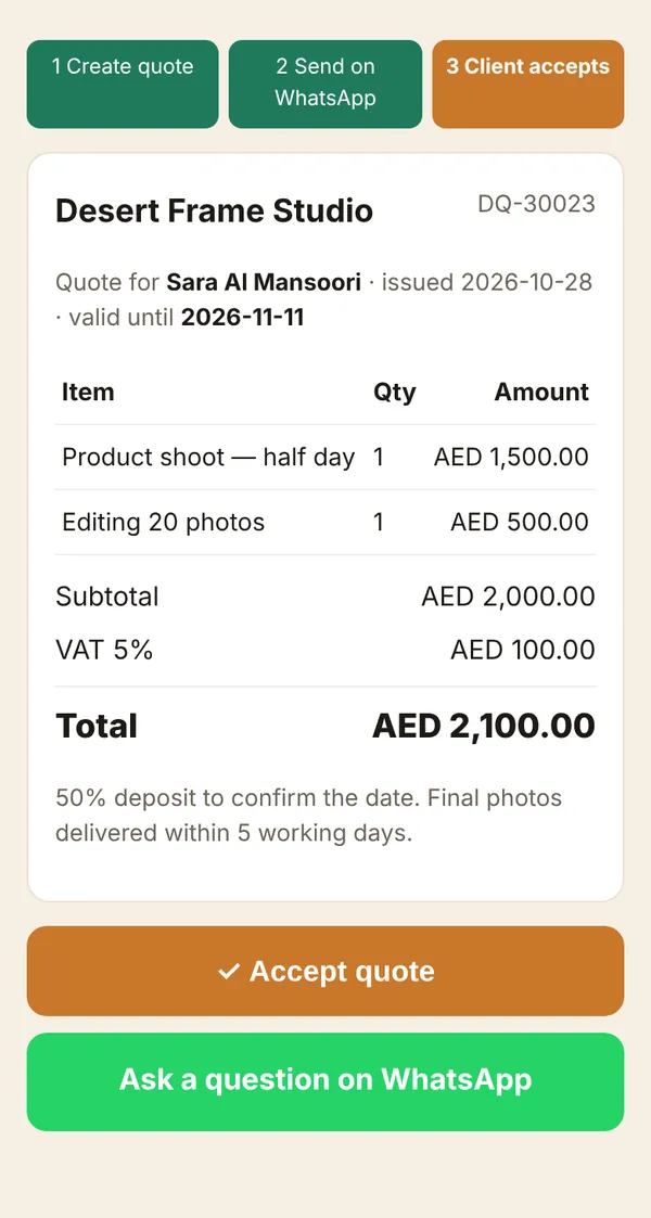 ما يراه العميل على هاتفه: عرض السعر بالبنود والضريبة 5% والإجمالي 2,100.00 درهم مع زر قبول العرض